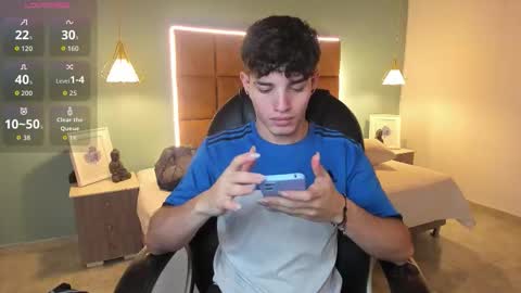 ALejoo Saenz online show from 11-24-25, 01:27