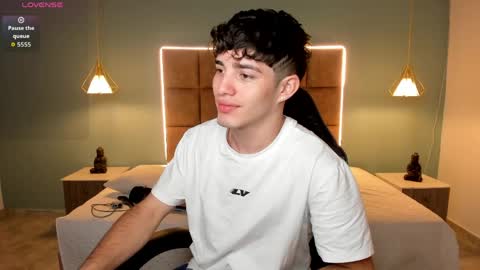ALejoo Saenz online show from 05-17-26, 04:32