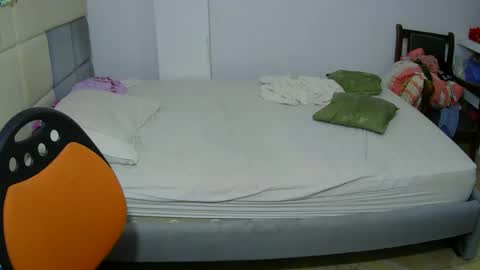 Snapshot of alesia_jones01 chatting on 06-04-26, 04:07 Alesia jones01 online show from 06-04-26, 04:07