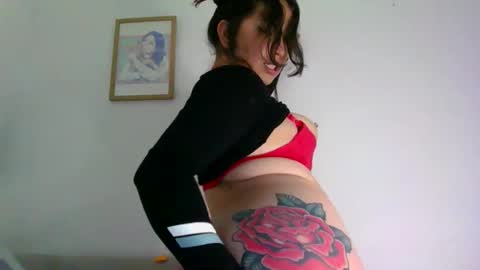 QUEEN OFF MILk  IM BACK  15 NOV online show from 04-15-26, 06:04