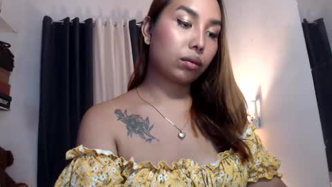 Snapshot of alessandramore chatting on 05-19-26, 11:49 Alessandra online show from 05-19-26, 11:49