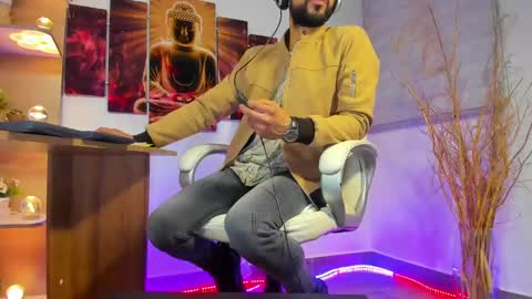 ALESSANDRO  WYE online show from 02-14-25, 07:17