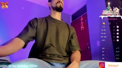Snapshot of alessandro_dibellucci chatting on 12-12-24, 02:15 Kciqu3 Independent model online show from 12-12-24, 02:15