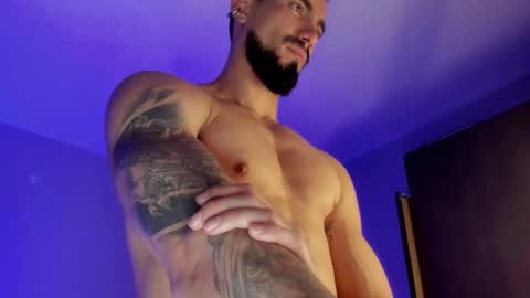 Snapshot of alessandro_dibellucci chatting on 01-26-25, 03:38 Kciqu3 Independent model online show from 01-26-25, 03:38