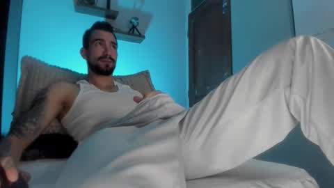 Snapshot of alessandro_dibellucci chatting on 10-23-25, 08:35 Kciqu3 Independent model online show from 10-23-25, 08:35