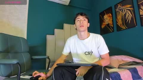 Alessandro Dybala online show from 12-22-25, 12:46