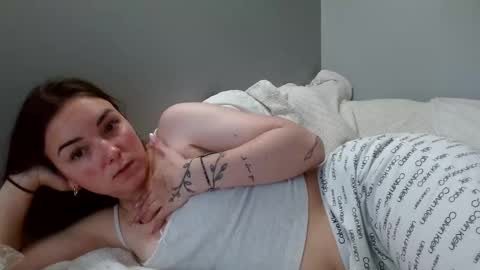 Snapshot of alessiasnow chatting on 11-21-25, 10:41 Alessia Snow online show from 11-21-25, 10:41