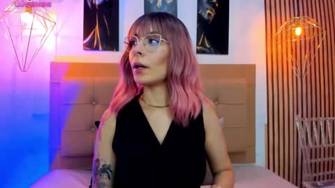 Snapshot of alesziarose chatting on 11-13-25, 07:24 Aleszia online show from 11-13-25, 07:24