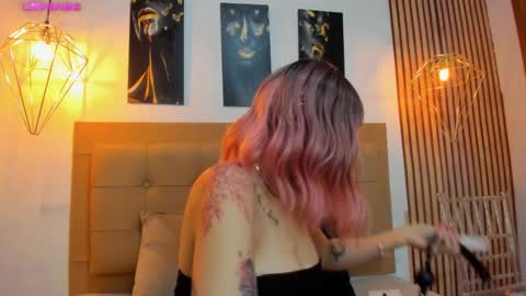 Snapshot of alesziarose chatting on 11-19-25, 07:03 Aleszia online show from 11-19-25, 07:03