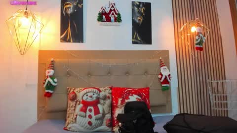 Snapshot of alesziarose chatting on 12-03-25, 07:23 Aleszia online show from 12-03-25, 07:23