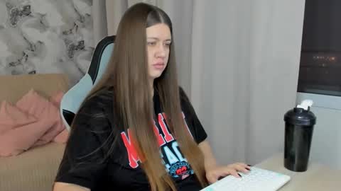 Aletta Oushen online show from 10-07-25, 12:24