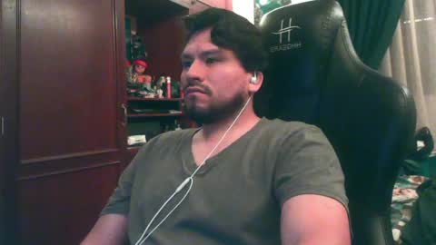 Snapshot of alevil_97 chatting on 04-28-26, 03:00 Alejo online show from 04-28-26, 03:00