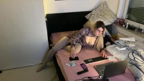 Leyla Leg online show from 01-06-25, 10:26