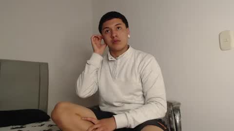 Snapshot of alex__lover chatting on 06-12-26, 03:27 Owen online show from 06-12-26, 03:27