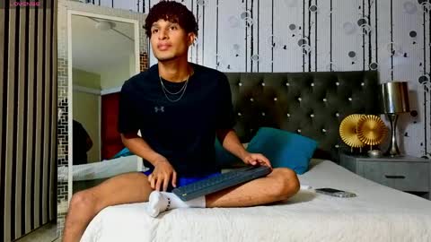 Snapshot of alex_bloom_ chatting on 05-19-26, 07:20 Alexander online show from 05-19-26, 07:20
