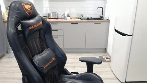 Alex online show from 02-25-25, 09:57