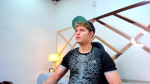 Alex  online show from 04-09-26, 07:41