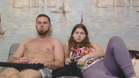 Alex and Sarah online show from 11-26-25, 01:06