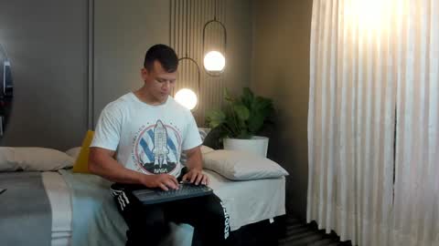 Alex Towers online show from 12-31-24, 08:34