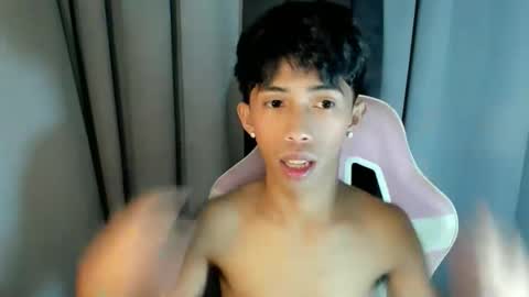 Snapshot of alexa_chi chatting on 05-18-26, 04:35 Alexa online show from 05-18-26, 04:35