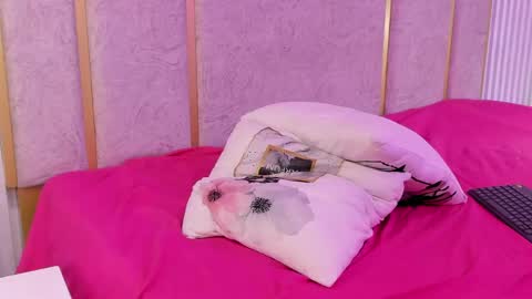 Snapshot of alexa_cutte_ chatting on 05-11-26, 04:04 A L E X A online show from 05-11-26, 04:04