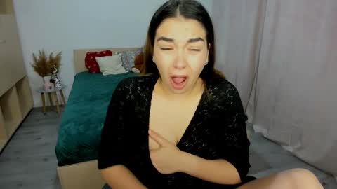 Snapshot of alexa_dolly chatting on 12-05-25, 06:33 Alexa online show from 12-05-25, 06:33