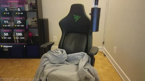 dont be afraid to click social media link its  working  just click on that  online show from 11-18-25, 12:16