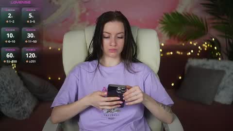 Snapshot of alexafleur chatting on 06-07-26, 06:17 alexafleur online show from 06-07-26, 06:17