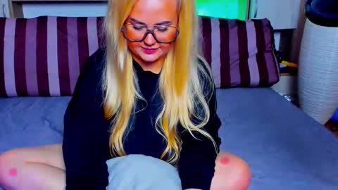 Snapshot of alexalavibes chatting on 10-02-25, 07:37 AlexaLaVibes online show from 10-02-25, 07:37