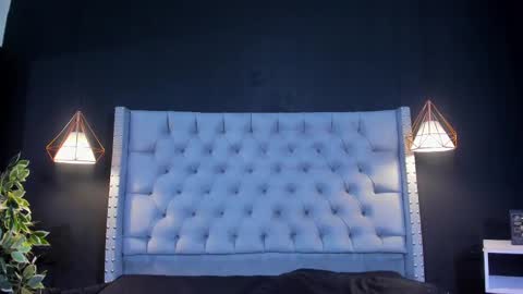 Snapshot of alexamora__ chatting on 09-18-25, 11:45 C A M I L A  online show from 09-18-25, 11:45