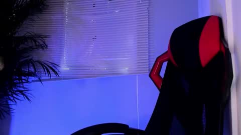 Snapshot of alexander_diiaz chatting on 10-17-25, 08:33 Alexander Diaz online show from 10-17-25, 08:33