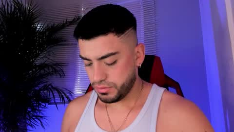 Snapshot of alexander_diiaz chatting on 10-20-25, 01:44 Alexander Diaz online show from 10-20-25, 01:44