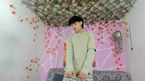 chicos hot online show from 12-17-25, 02:23