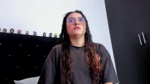 Snapshot of alexandra_clauss chatting on 03-19-26, 04:33 alexandra clauss online show from 03-19-26, 04:33