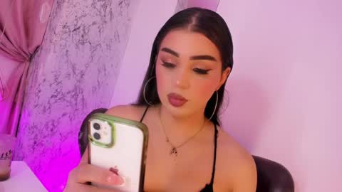 Snapshot of alexandra_evanz chatting on 03-06-25, 11:58 Alexandra Spellman online show from 03-06-25, 11:58