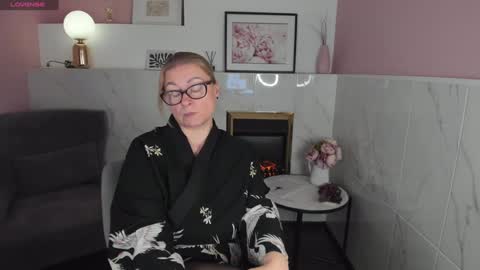 Snapshot of alexandra_kind chatting on 01-14-25, 05:56 Alexandra online show from 01-14-25, 05:56