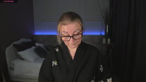 Snapshot of alexandra_kind chatting on 01-24-25, 03:32 Alexandra online show from 01-24-25, 03:32