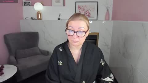 Snapshot of alexandra_kind chatting on 02-12-25, 02:43 Alexandra online show from 02-12-25, 02:43