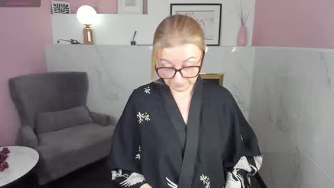 Snapshot of alexandra_kind chatting on 02-13-25, 03:50 Alexandra online show from 02-13-25, 03:50