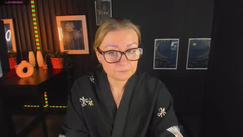 Snapshot of alexandra_kind chatting on 03-05-25, 01:21 Alexandra online show from 03-05-25, 01:21