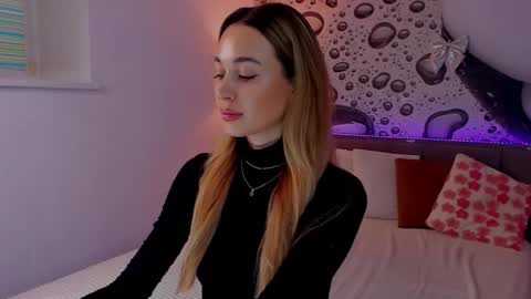 Snapshot of alexawilds chatting on 02-25-26, 01:54 AlexaWilds online show from 02-25-26, 01:54