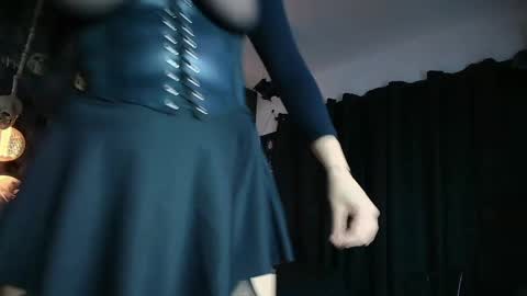 Snapshot of alexhoe_ chatting on 05-06-26, 06:57 Alex online show from 05-06-26, 06:57