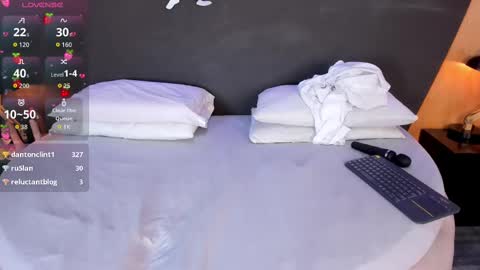 Alexia online show from 10-31-25, 04:24