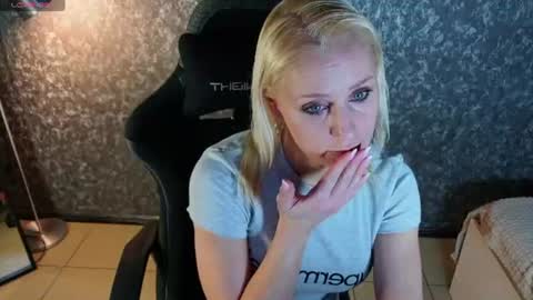 Snapshot of alexiawonder chatting on 08-09-26, 04:56 Alexia online show from 08-09-26, 04:56