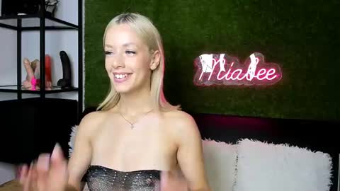 alexisbanx online show from 07-12-26, 02:30