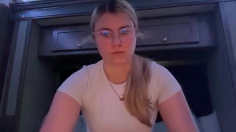 Alexis Danielle online show from 09-18-25, 05:37