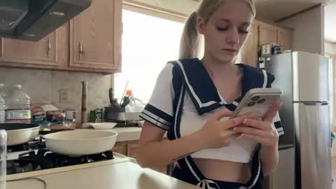 alexispaige06 online show from 06-12-26, 05:23