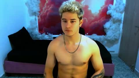 Snapshot of alexpierss chatting on 12-04-25, 07:22 Alex online show from 12-04-25, 07:22