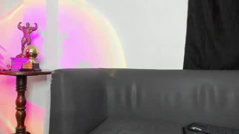 Snapshot of alexroyce_ chatting on 05-16-26, 09:39 ALEX ROYCE online show from 05-16-26, 09:39