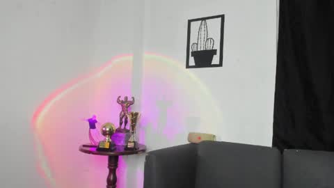 Snapshot of alexroyce_ chatting on 05-21-26, 12:50 ALEX ROYCE online show from 05-21-26, 12:50